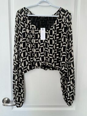 NWT Dynamite Black & Cream Geometric Print Cropped Blouse Long Sleeve Balloon Lg